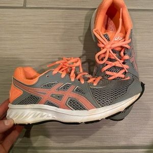 Girls Asics shoes size 3.5 (big kid)